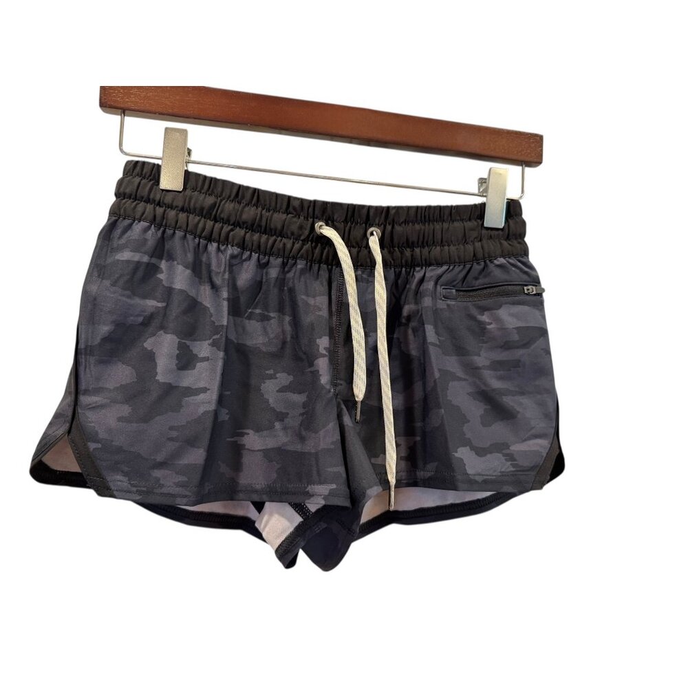Vuori Clementine Short Black Watercolor Camo